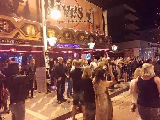 Rives Sports Entertainment Bar